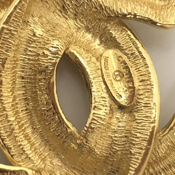 CHANEL CC Logo Quilted Matelasse Brooch Gold Tone Pin Auth w/Box D-o1150 - Picture 6 of 16